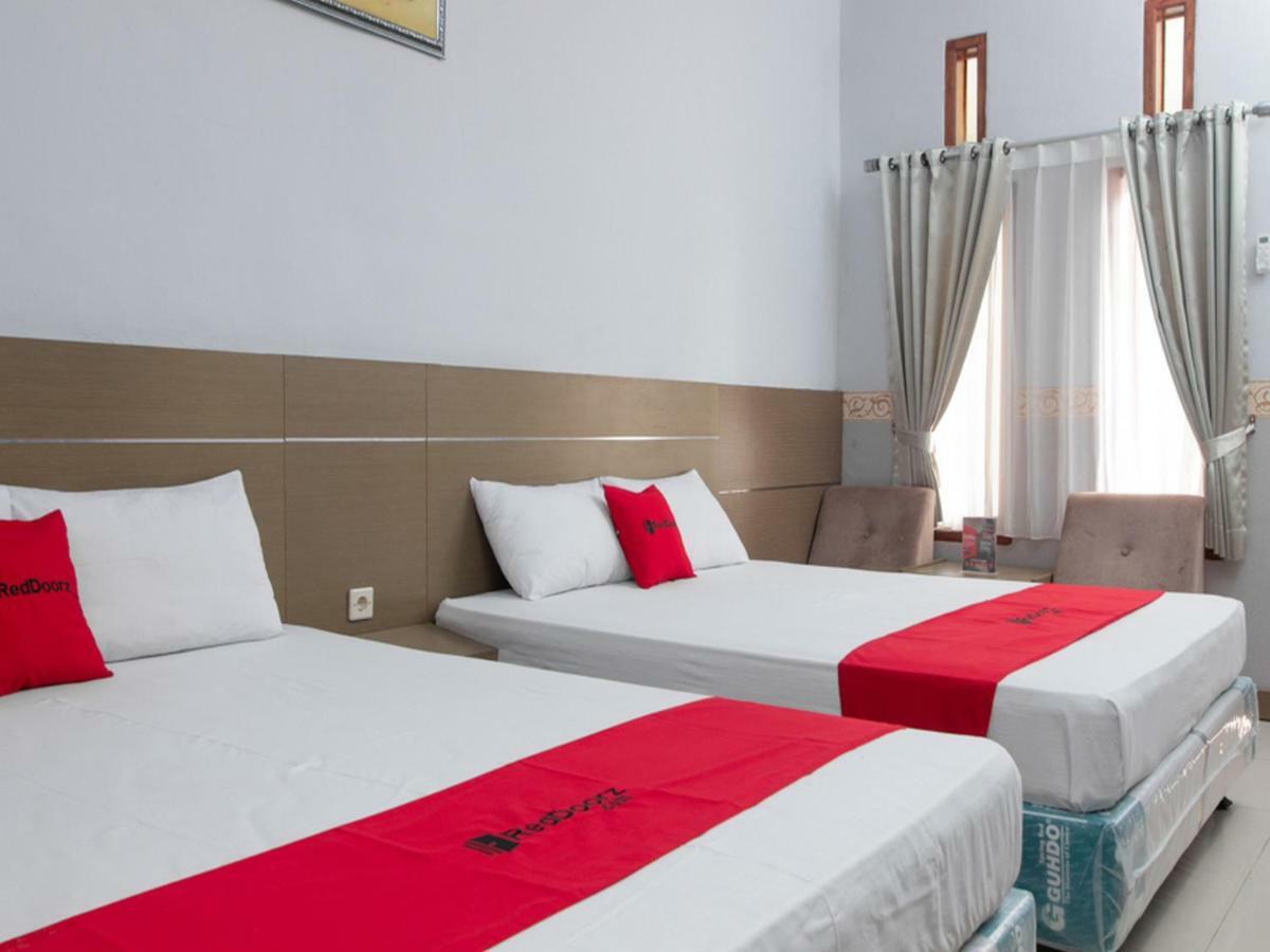 Hotel Reddoorz Near Goa Panggung à Pangandaran Extérieur photo