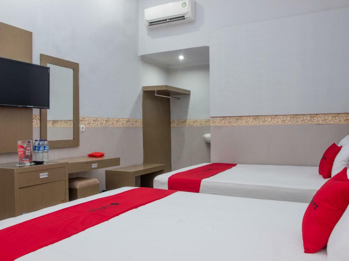 Hotel Reddoorz Near Goa Panggung à Pangandaran Extérieur photo