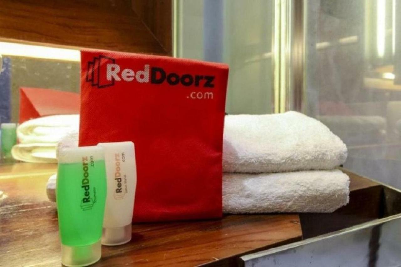 Hotel Reddoorz Near Goa Panggung à Pangandaran Extérieur photo